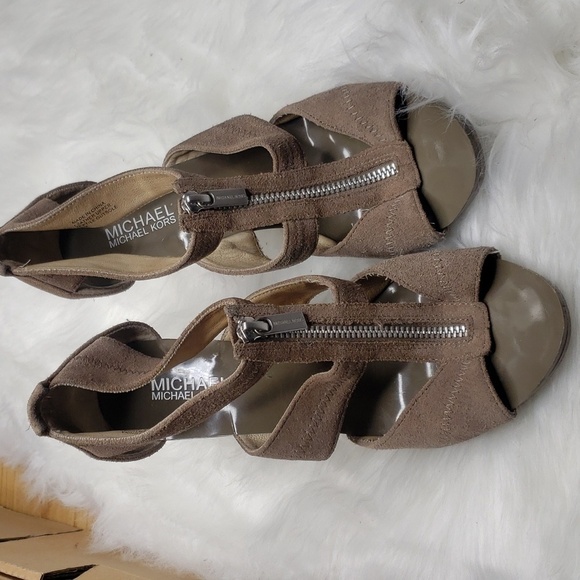 Michael Michael Kors Berkley T Strap Open Toe Suede Sandals Taupe zipper - Picture 3 of 14